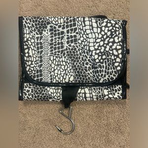 Hanging makeup bag